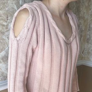 Shoulderless sweater
